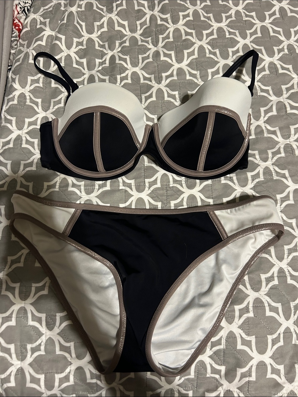 Women's Victoria Secret Bikini Set.